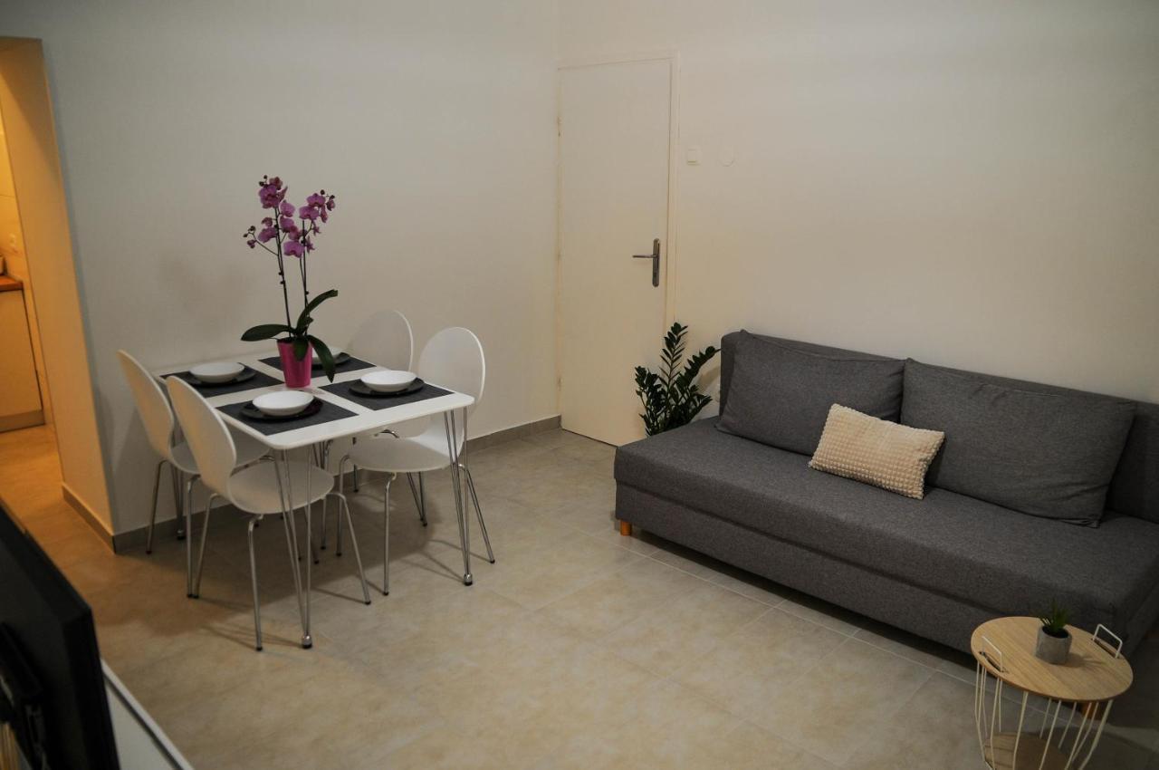 Apartman Gulliver In The Center, 10 Meters From The Sea With Private Parking In Natural Shade غاباس المظهر الخارجي الصورة